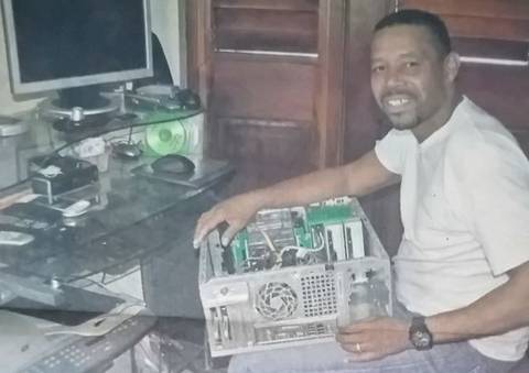 Lennux Ferdinand working hands-on with computer hardware